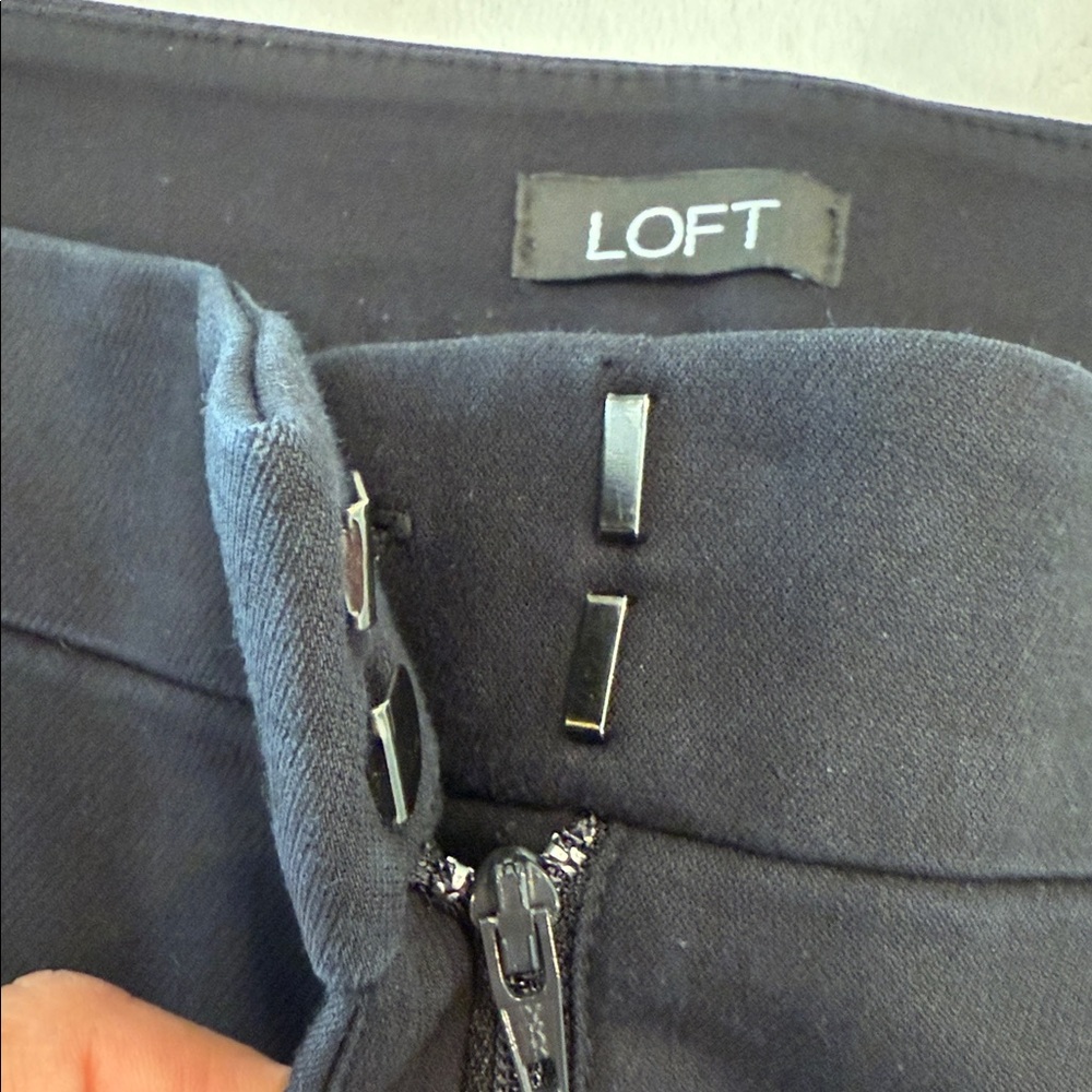 LOFT High Waist Curvy Skinny black contemporary ankle pants gold  buttons SZ 8 - Picture 4 of 10
